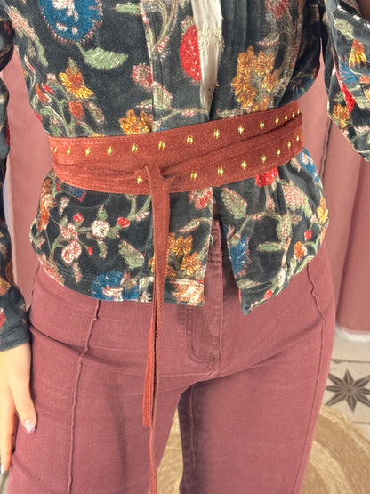 CINTURÓN ANTE TACHUELAS NEGRO/BURDEOS