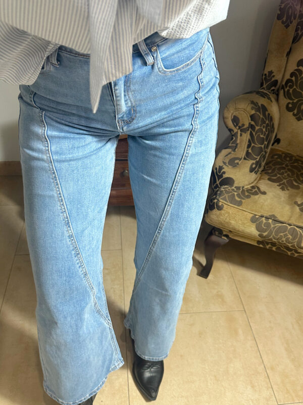 JEANS COSTURA CRUZADA